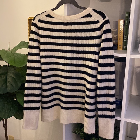 Old Navy Women’s Hi-Low Sweater - Picture 2 of 4